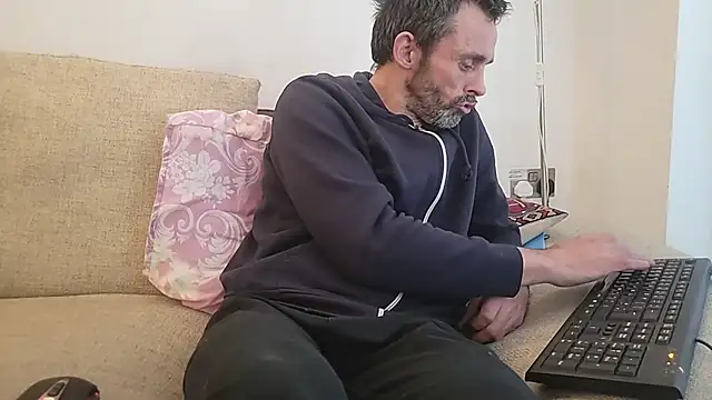 uk-bobbie-uk online show from 10.27.25