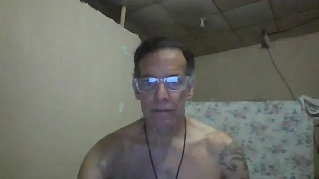 Snapshot of CaptainFox chatting on 06.15.26 CaptainFox online show from 06.15.26