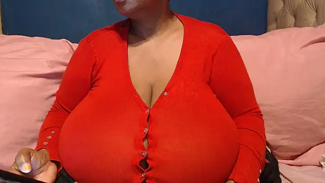 Snapshot of CUTEFIRMMELONSS chatting on 10.19.25 CUTEFIRMMELONSS online show from 10.19.25