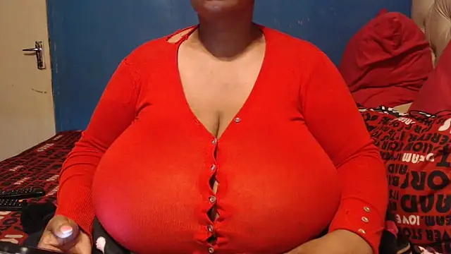 Snapshot of CUTEFIRMMELONSS chatting on 11.06.25 CUTEFIRMMELONSS online show from 11.06.25