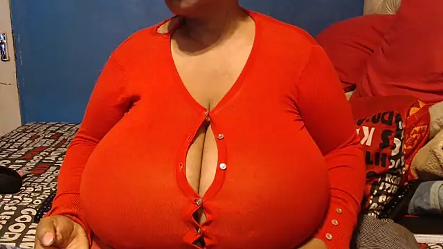 Snapshot of CUTEFIRMMELONSS chatting on 11.16.25 CUTEFIRMMELONSS online show from 11.16.25