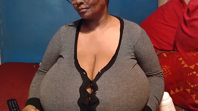 CUTEFIRMMELONSS online show from 12.21.25