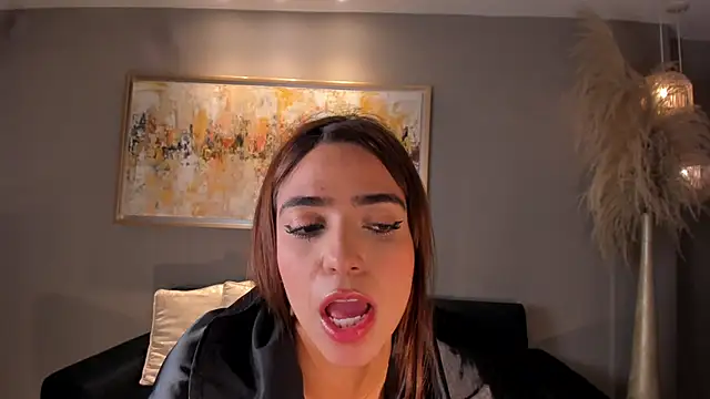 Snapshot of MariamRivera_ chatting on 02.11.25 MariamRivera  online show from 02.11.25