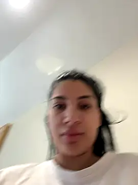 Snapshot of Samira30 chatting on 09.28.25 Samira30 online show from 09.28.25