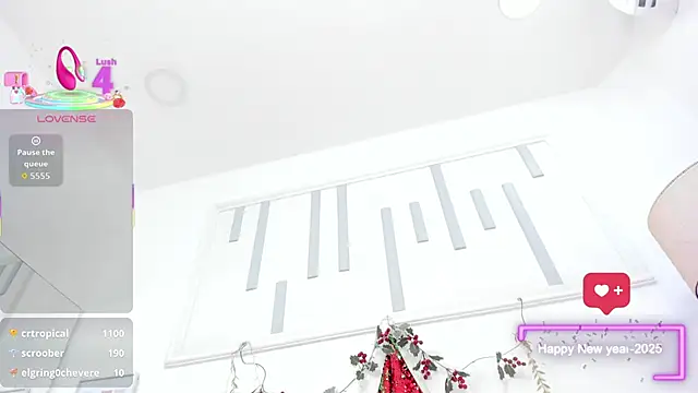 Snapshot of lara_murphy chatting on 11.25.25 lara murphy online show from 11.25.25