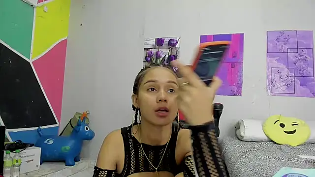 MarianaManzur online show from 09.15.25