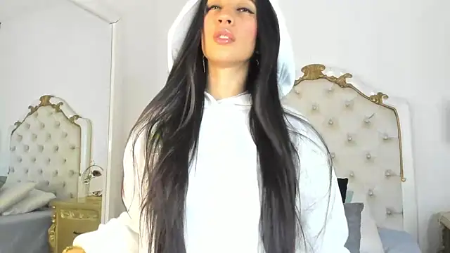 Snapshot of Valentina_Ross_ chatting on 02.13.25 Valentina Ross online show from 02.13.25