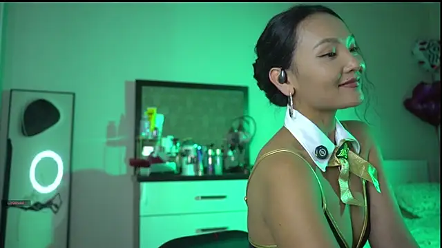 Snapshot of merca_8 chatting on 11.25.25 merca 8 online show from 11.25.25