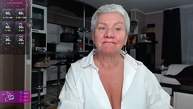 Snapshot of roxana_brooks chatting on 02.01.26 roxana brooks online show from 02.01.26