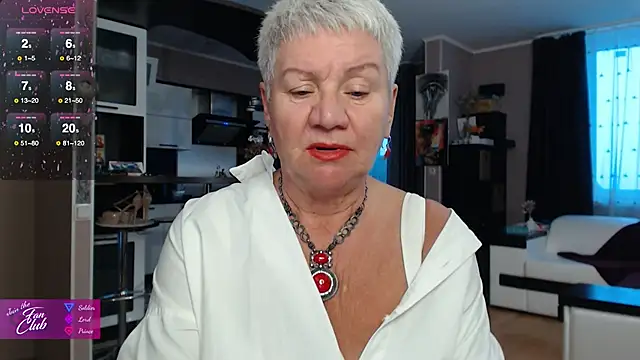 Snapshot of roxana_brooks chatting on 02.02.26 roxana brooks online show from 02.02.26