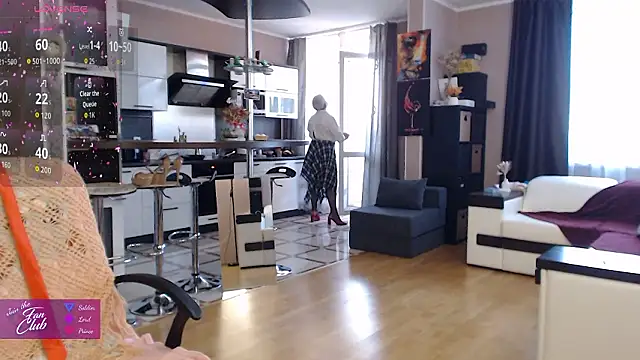 Snapshot of roxana_brooks chatting on 02.18.26 roxana brooks online show from 02.18.26