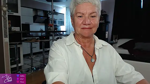 Snapshot of roxana_brooks chatting on 06.23.26 roxana brooks online show from 06.23.26