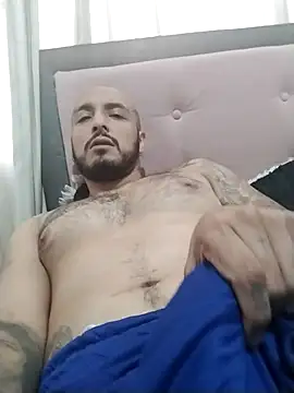 Snapshot of KenllyH chatting on 12.01.24 KenllyH online show from 12.01.24