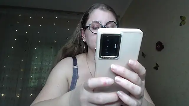 Snapshot of CumCpl chatting on 10.28.25 CumCpl online show from 10.28.25