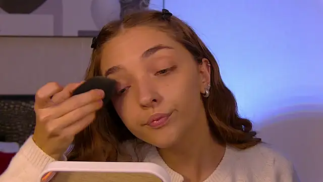 VirginieCruz online show from 11.04.25