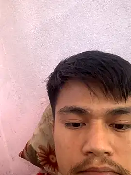 Snapshot of Hullax chatting on 11.13.25 Hullax online show from 11.13.25