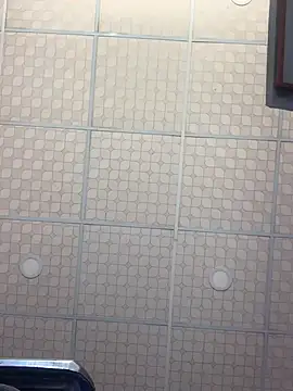 Snapshot of Hullax chatting on 11.20.25 Hullax online show from 11.20.25