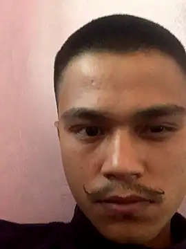 Snapshot of Hullax chatting on 12.15.25 Hullax online show from 12.15.25