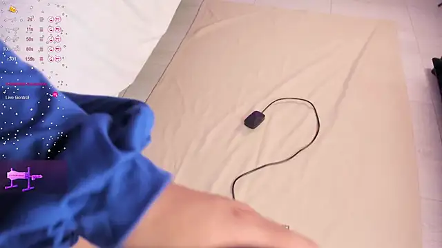 Isabella Daniell online show from 11.30.25