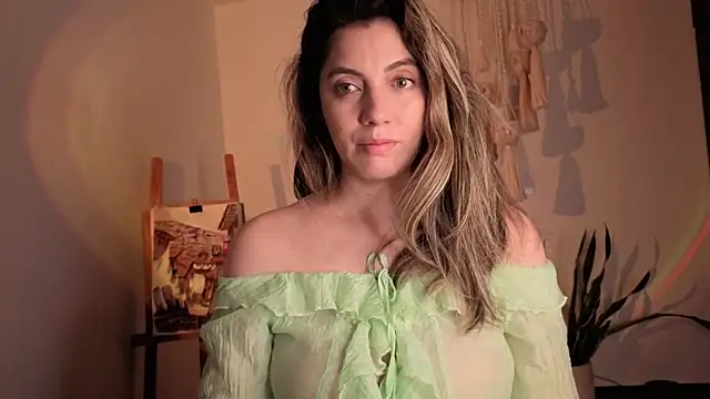 Snapshot of Mala_Bad chatting on 11.21.25 Mala Bad online show from 11.21.25