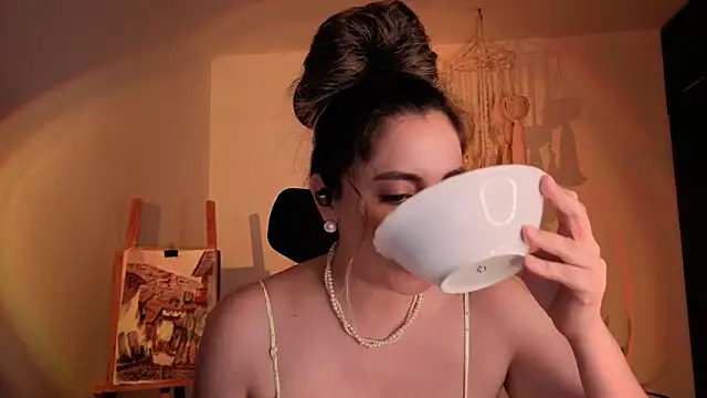 Snapshot of Mala_Bad chatting on 11.24.25 Mala Bad online show from 11.24.25