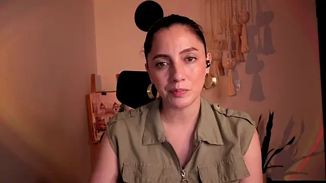 Snapshot of Mala_Bad chatting on 12.18.25 Mala Bad online show from 12.18.25