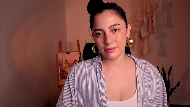 Snapshot of Mala_Bad chatting on 12.21.25 Mala Bad online show from 12.21.25