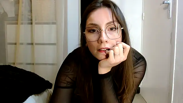 Snapshot of TalullaX chatting on 02.11.25 TalullaX online show from 02.11.25