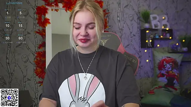 Snapshot of Moon_Valkyrie chatting on 10.14.25 Moon Valkyrie online show from 10.14.25