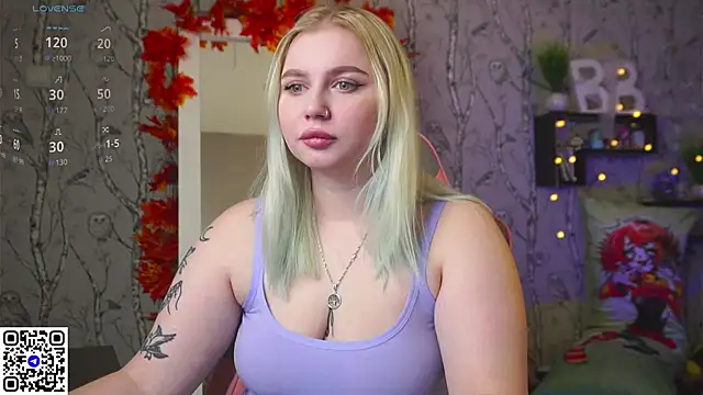 Snapshot of Moon_Valkyrie chatting on 10.17.25 Moon Valkyrie online show from 10.17.25