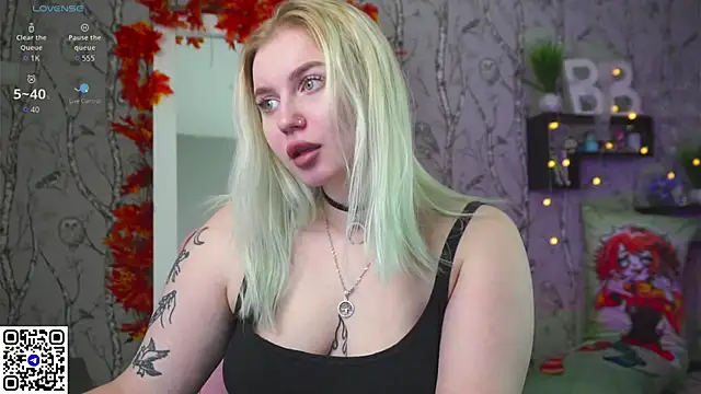 Snapshot of Moon_Valkyrie chatting on 10.22.25 Moon Valkyrie online show from 10.22.25