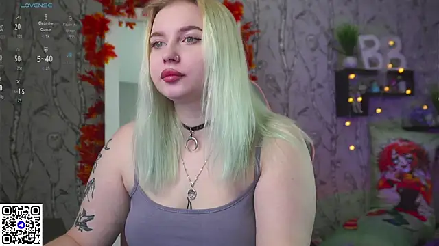 Snapshot of Moon_Valkyrie chatting on 10.23.25 Moon Valkyrie online show from 10.23.25