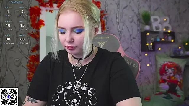 Snapshot of Moon_Valkyrie chatting on 10.24.25 Moon Valkyrie online show from 10.24.25