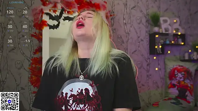 Snapshot of Moon_Valkyrie chatting on 10.28.25 Moon Valkyrie online show from 10.28.25