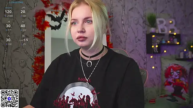 Snapshot of Moon_Valkyrie chatting on 10.30.25 Moon Valkyrie online show from 10.30.25