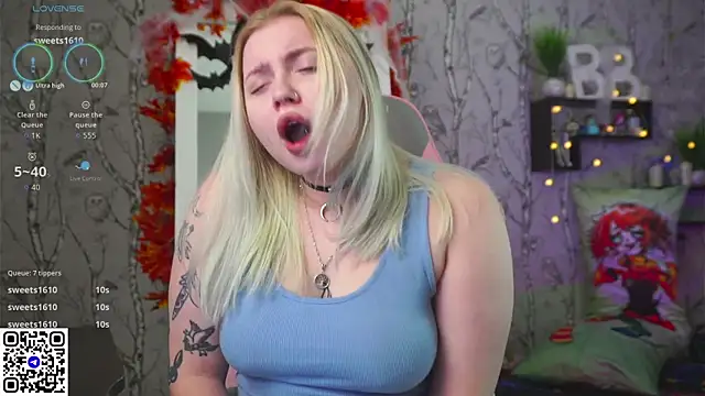 Snapshot of Moon_Valkyrie chatting on 11.05.25 Moon Valkyrie online show from 11.05.25