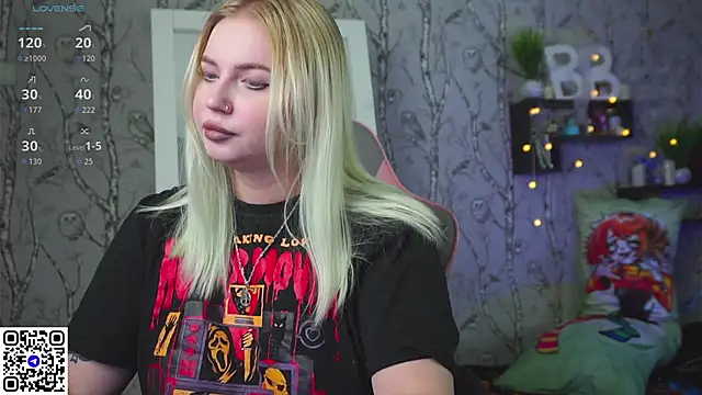 Snapshot of Moon_Valkyrie chatting on 12.16.25 Moon Valkyrie online show from 12.16.25