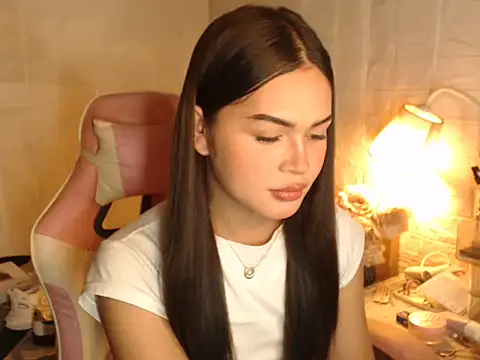 Ashely Lewis online show from 12.17.25