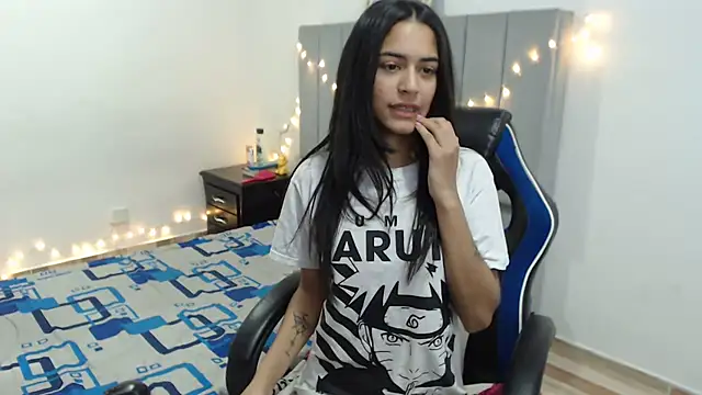 Snapshot of imSophia chatting on 03.15.25 imSophia online show from 03.15.25