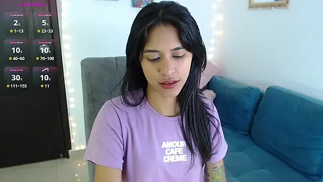 Snapshot of imSophia chatting on 09.30.25 imSophia online show from 09.30.25