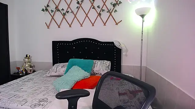 naughty girl 4u online show from 12.15.25