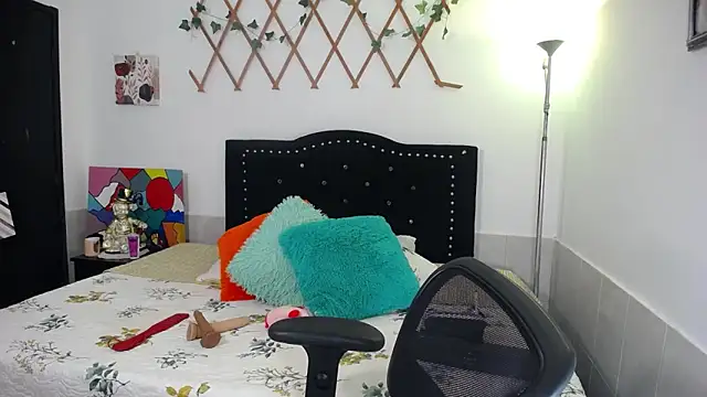 naughty girl 4u online show from 05.19.26