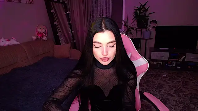 Snapshot of __Malika__ chatting on 10.17.25 Malika online show from 10.17.25