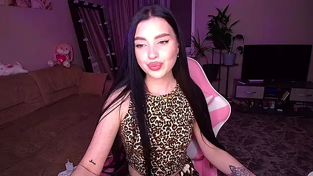 Snapshot of __Malika__ chatting on 10.30.25 Malika online show from 10.30.25