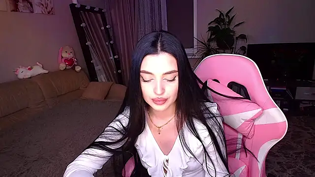 Snapshot of __Malika__ chatting on 11.08.25 Malika online show from 11.08.25