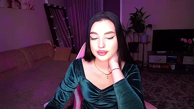 Snapshot of __Malika__ chatting on 11.23.25 Malika online show from 11.23.25