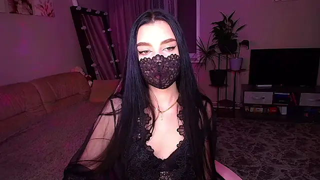 Snapshot of __Malika__ chatting on 11.25.25 Malika online show from 11.25.25