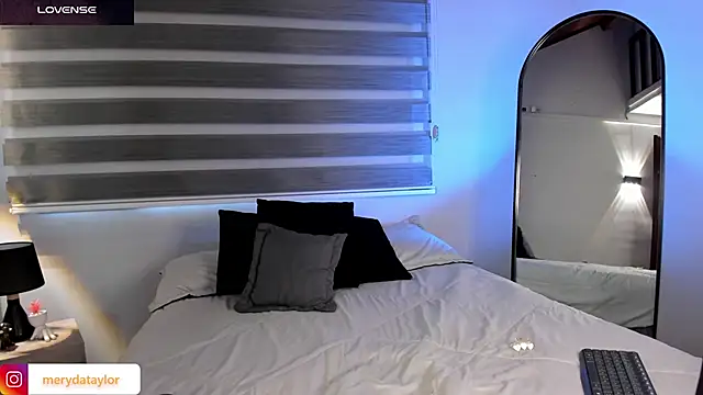 Snapshot of MERIDA_TAYLOR chatting on 02.12.26 MERIDA TAYLOR online show from 02.12.26