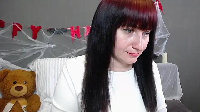 NinaFlawlees online show from 10.18.25