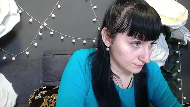 NinaFlawlees online show from 11.27.25